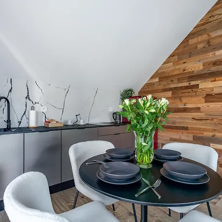 Apartman Obroncow Pokoju 14